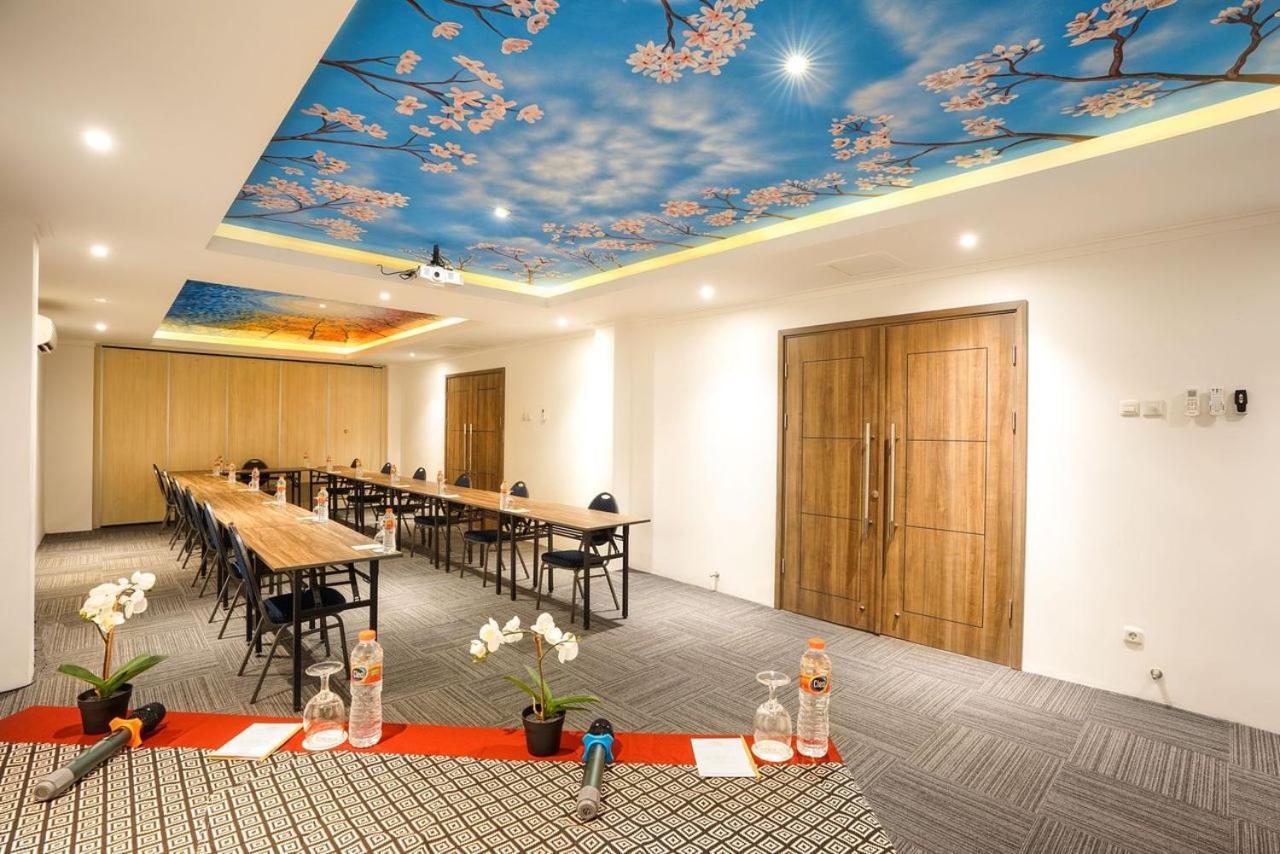 卡洛卡机场酒店 Sumbawa Besar 外观 照片
