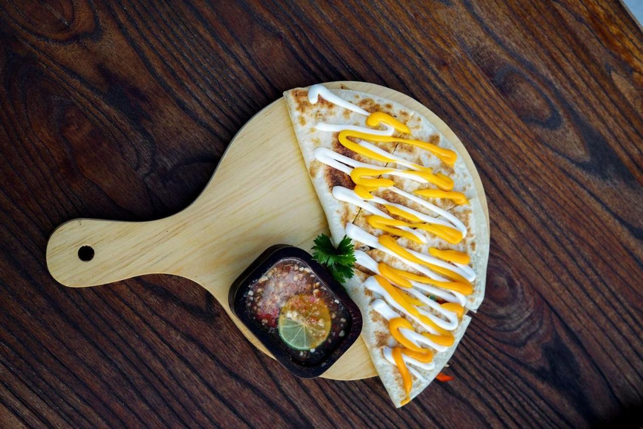 卡洛卡机场酒店 Sumbawa Besar 外观 照片