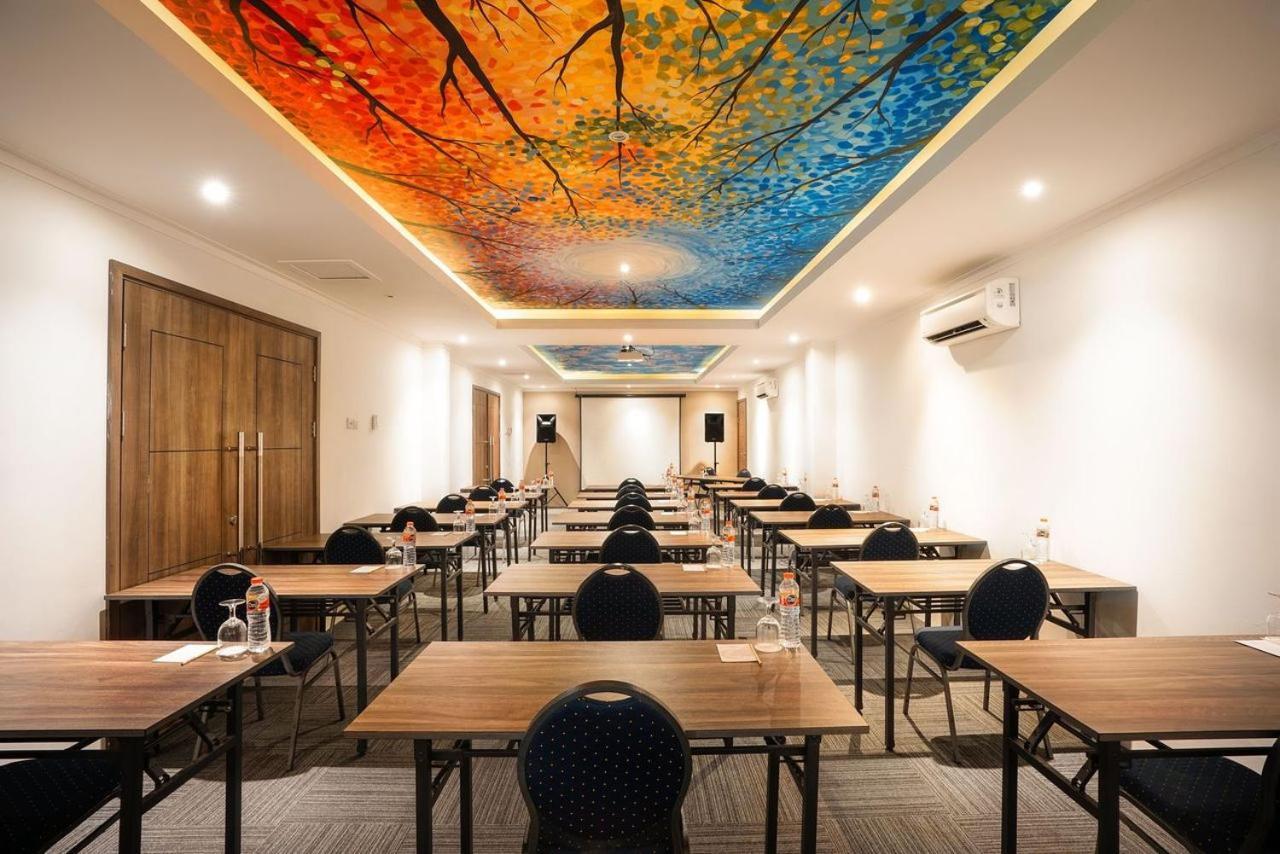 卡洛卡机场酒店 Sumbawa Besar 外观 照片