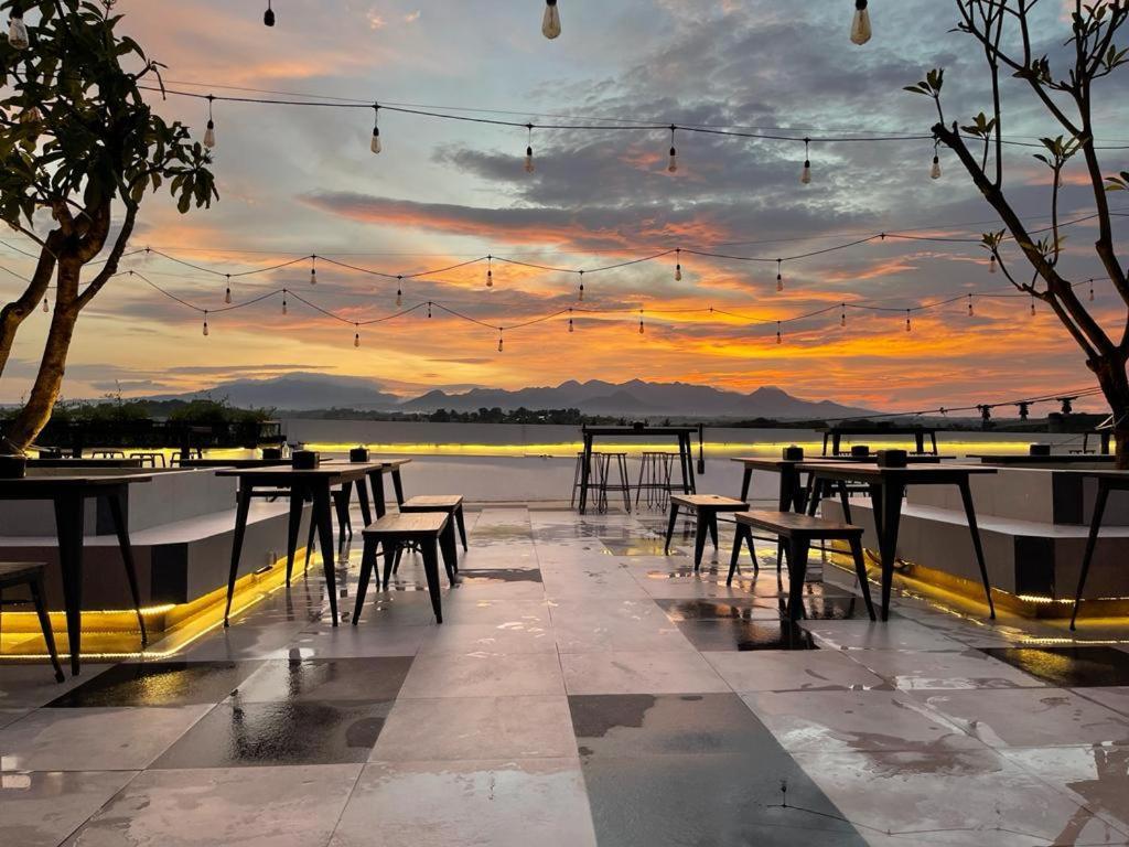 卡洛卡机场酒店 Sumbawa Besar 外观 照片