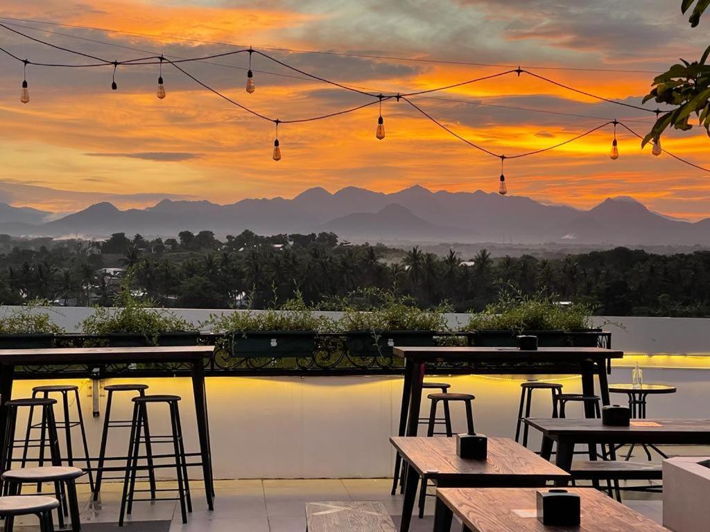 卡洛卡机场酒店 Sumbawa Besar 外观 照片