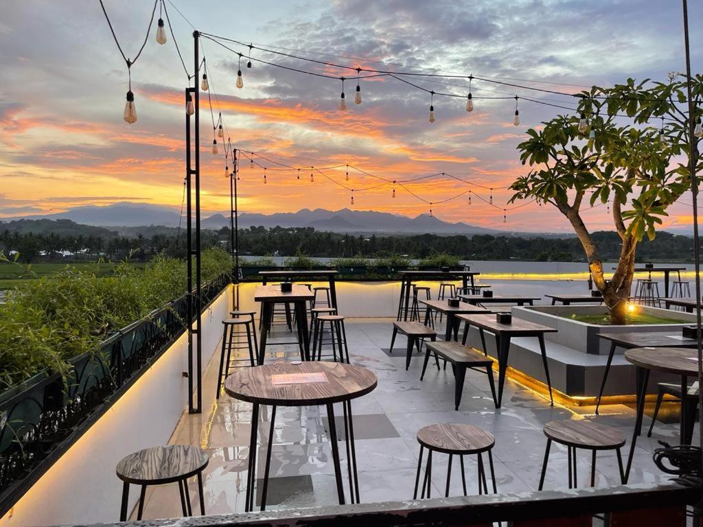 卡洛卡机场酒店 Sumbawa Besar 外观 照片