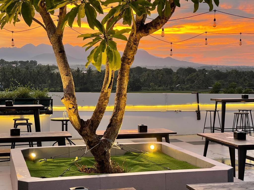 卡洛卡机场酒店 Sumbawa Besar 外观 照片