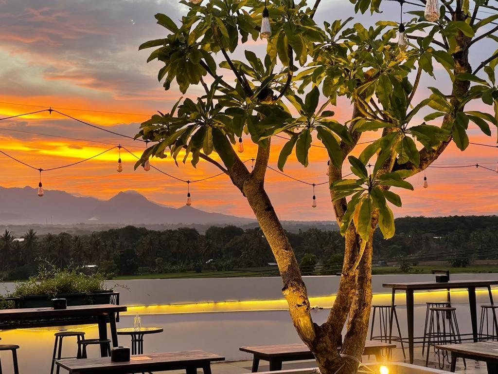 卡洛卡机场酒店 Sumbawa Besar 外观 照片