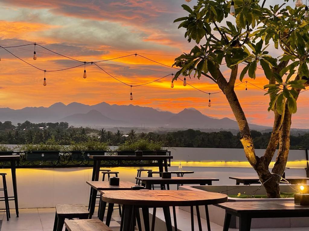 卡洛卡机场酒店 Sumbawa Besar 外观 照片