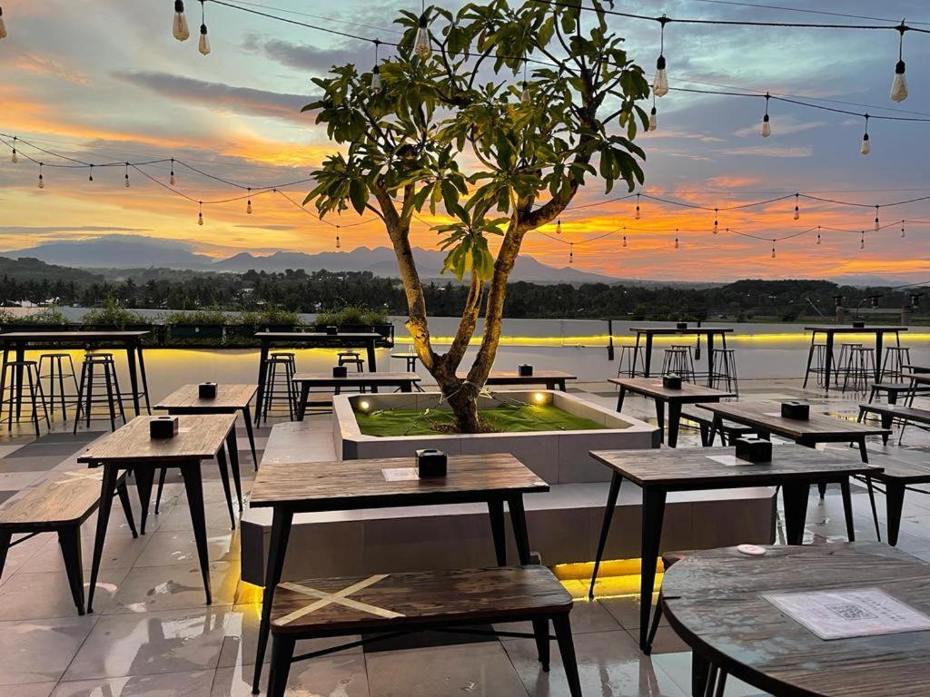 卡洛卡机场酒店 Sumbawa Besar 外观 照片