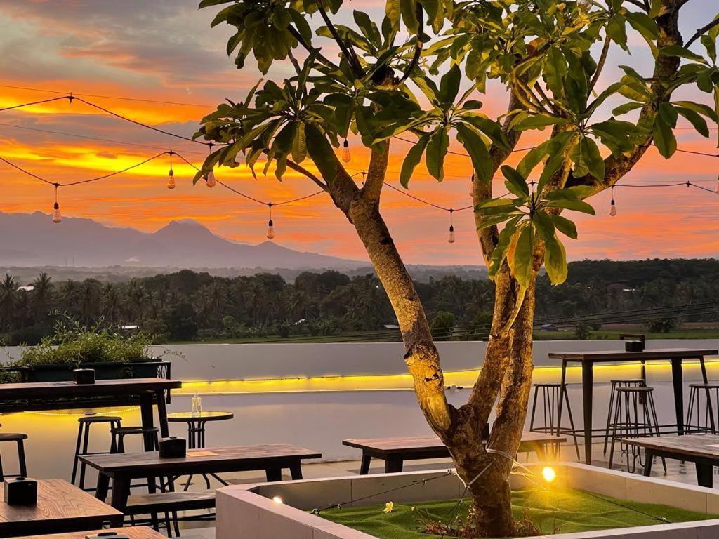 卡洛卡机场酒店 Sumbawa Besar 外观 照片