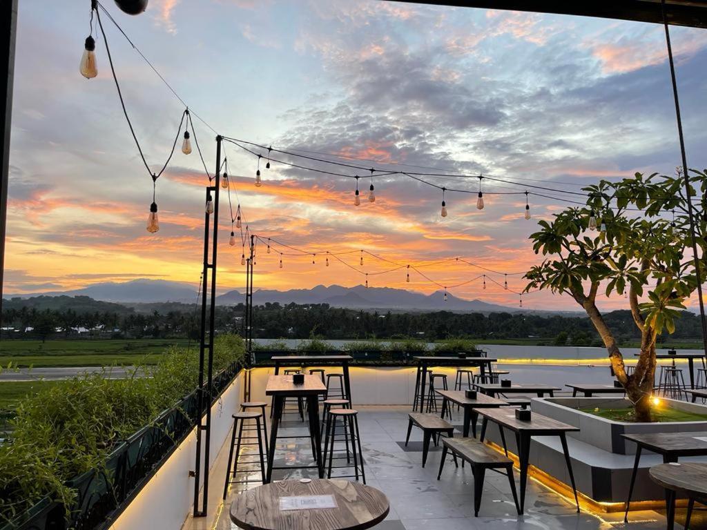 卡洛卡机场酒店 Sumbawa Besar 外观 照片
