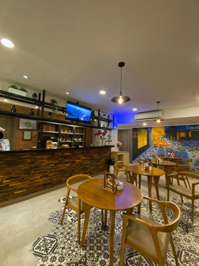 卡洛卡机场酒店 Sumbawa Besar 外观 照片