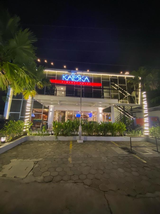 卡洛卡机场酒店 Sumbawa Besar 外观 照片