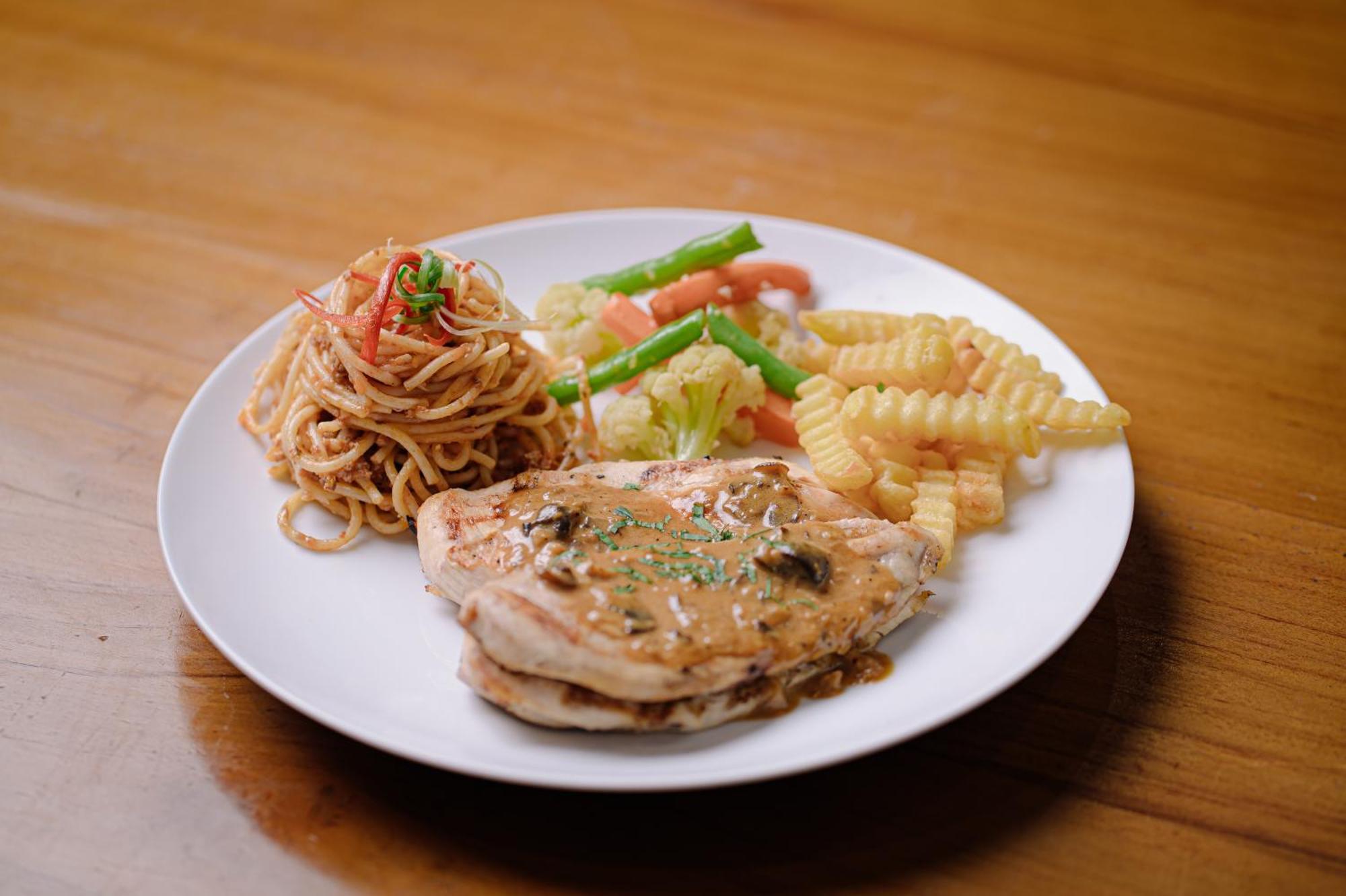 卡洛卡机场酒店 Sumbawa Besar 外观 照片