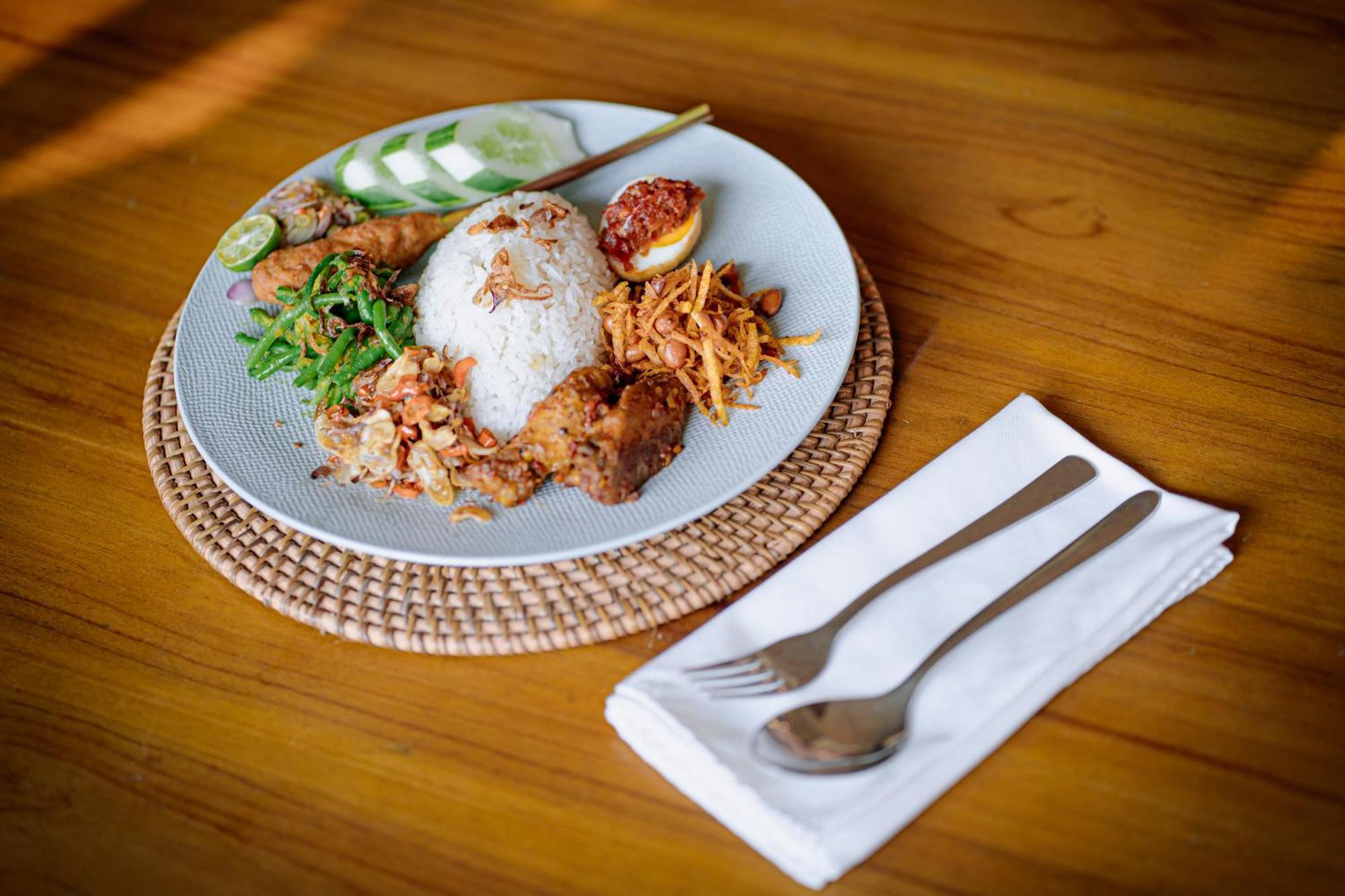 卡洛卡机场酒店 Sumbawa Besar 外观 照片