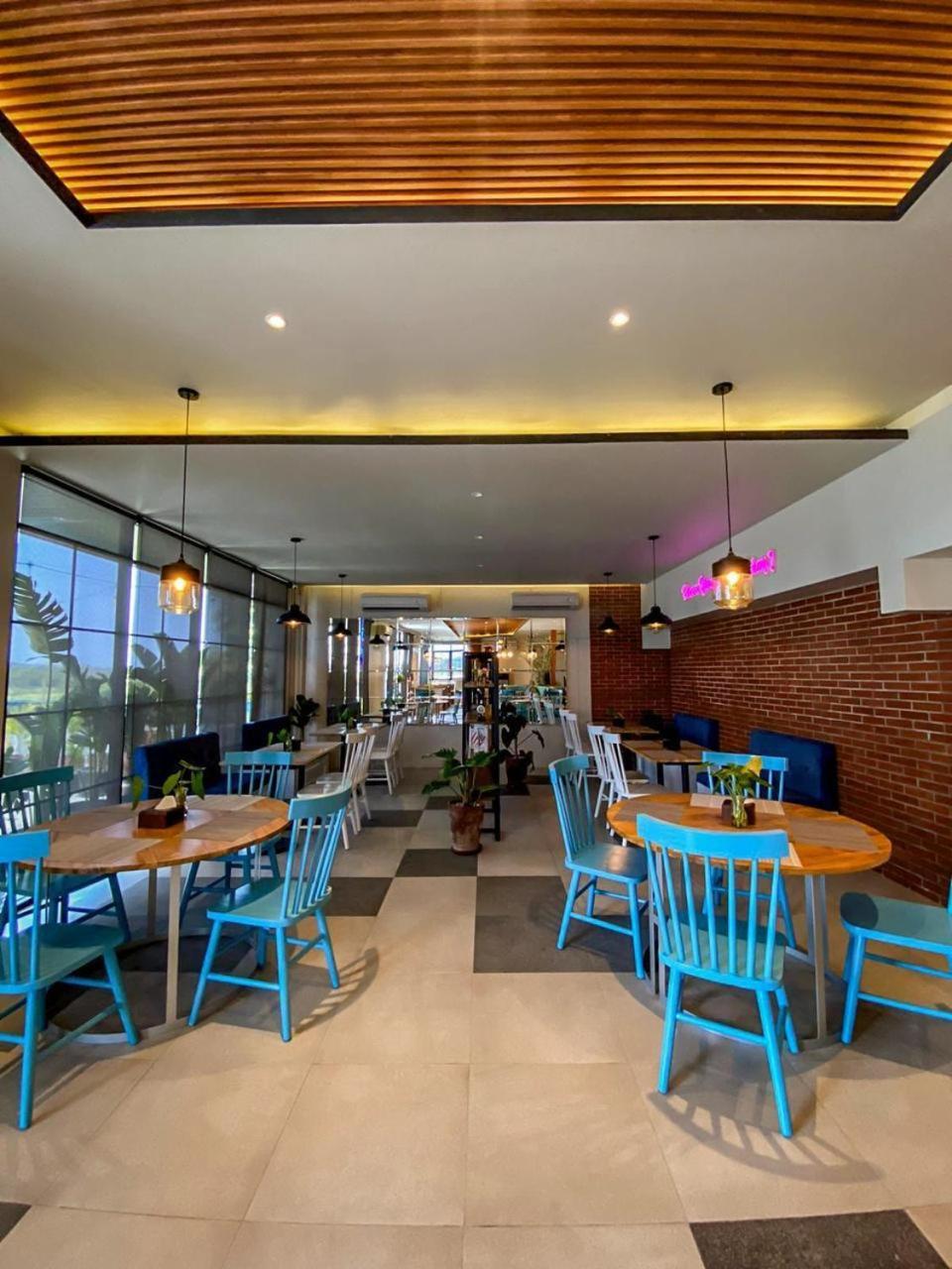 卡洛卡机场酒店 Sumbawa Besar 外观 照片