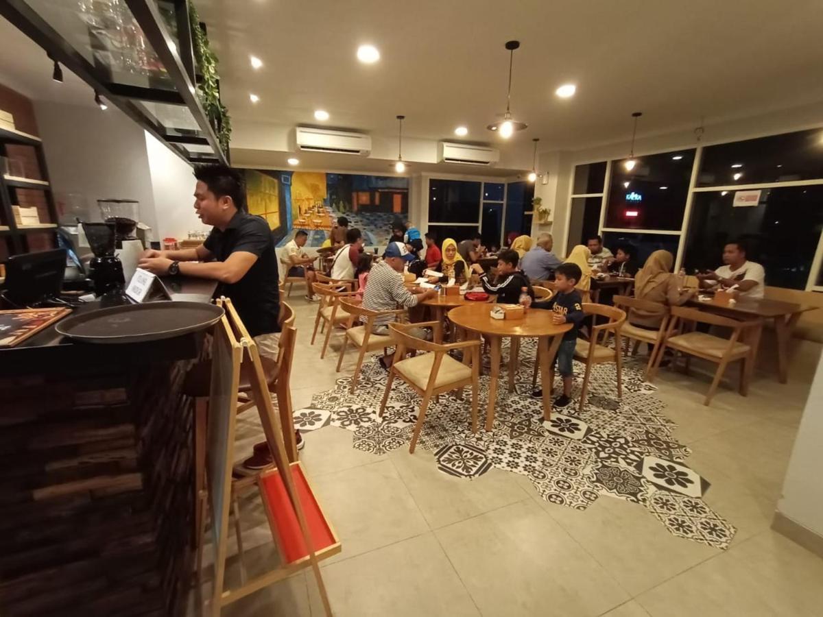 卡洛卡机场酒店 Sumbawa Besar 外观 照片