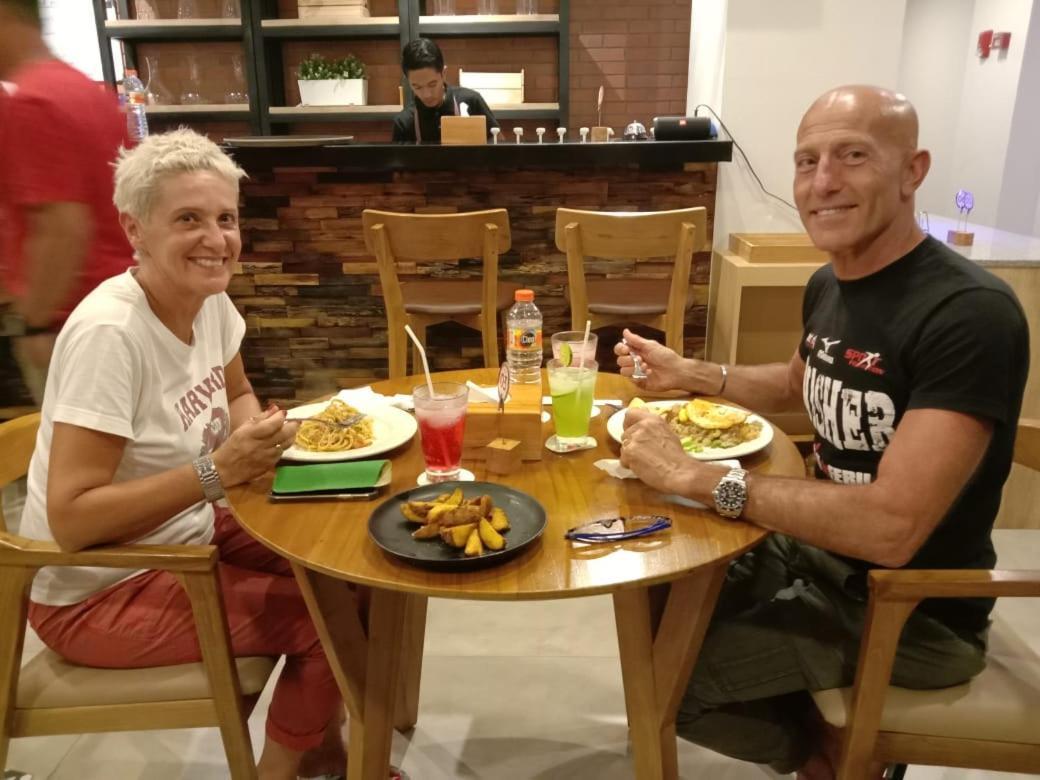 卡洛卡机场酒店 Sumbawa Besar 外观 照片